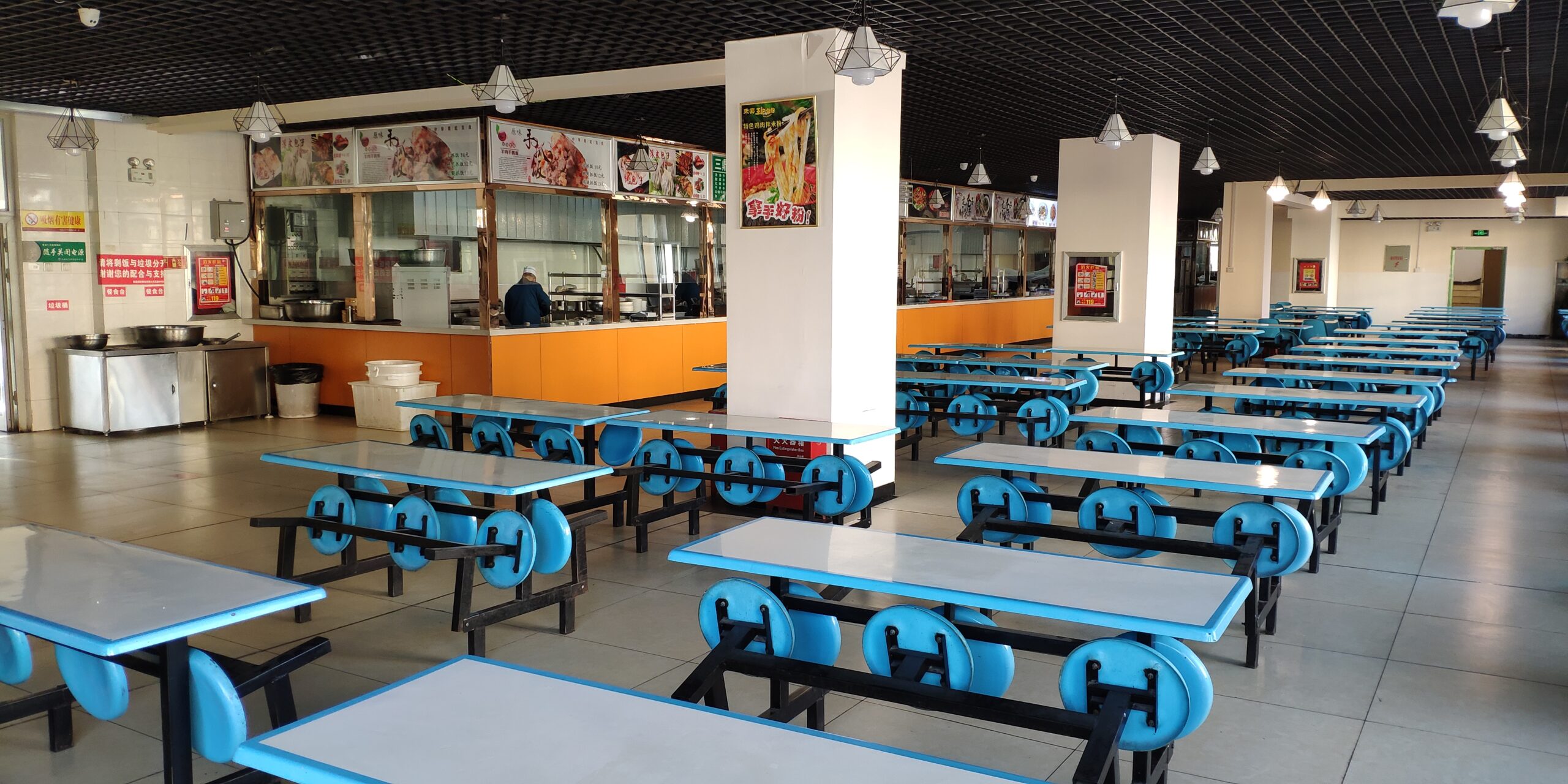 Canteen_of_Urumqi_Senior_High_School